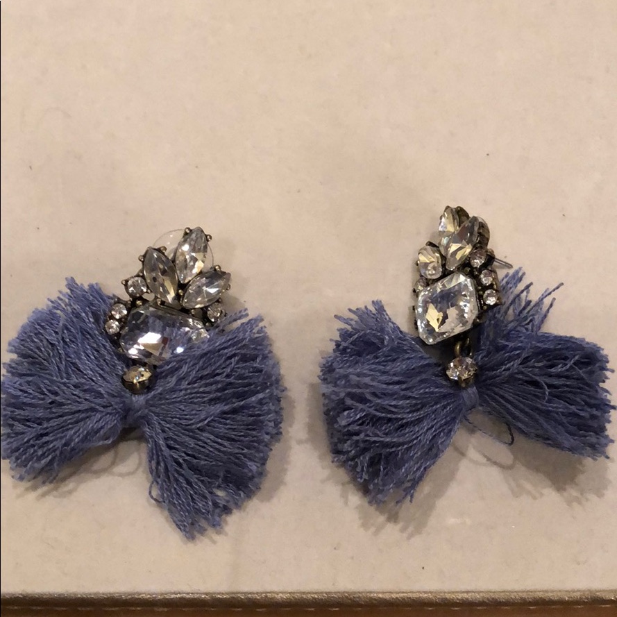 Earrings - Brand New -225L By 75W 25$